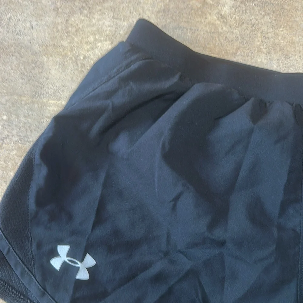 Women’s Under Armour Black Athletic Shorts Lightweight Breathable size medium